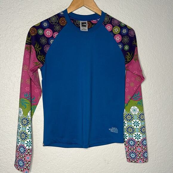 The North Face Vapor Wick Blue Floral Sleeve Top Tee Performance Summer Vacation - Picture 1 of 7